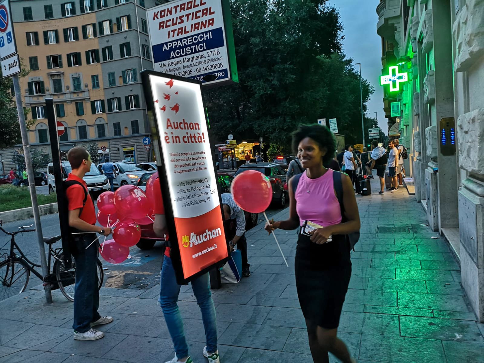 Cartelloni e manifesti in movimento